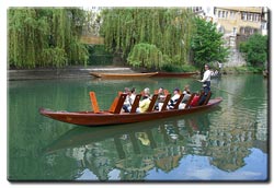 Stocherkahn Tübingen. Schmidt's Stocherkahnfahrten Romantik-Fahrt